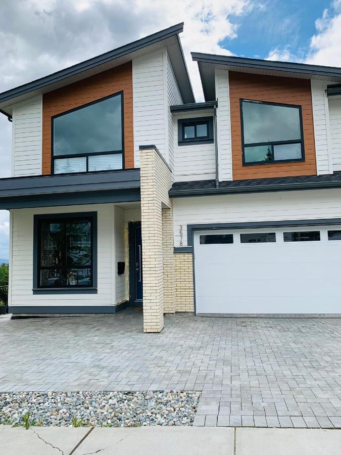 Baycrestone Appartement Coquitlam Buitenkant foto
