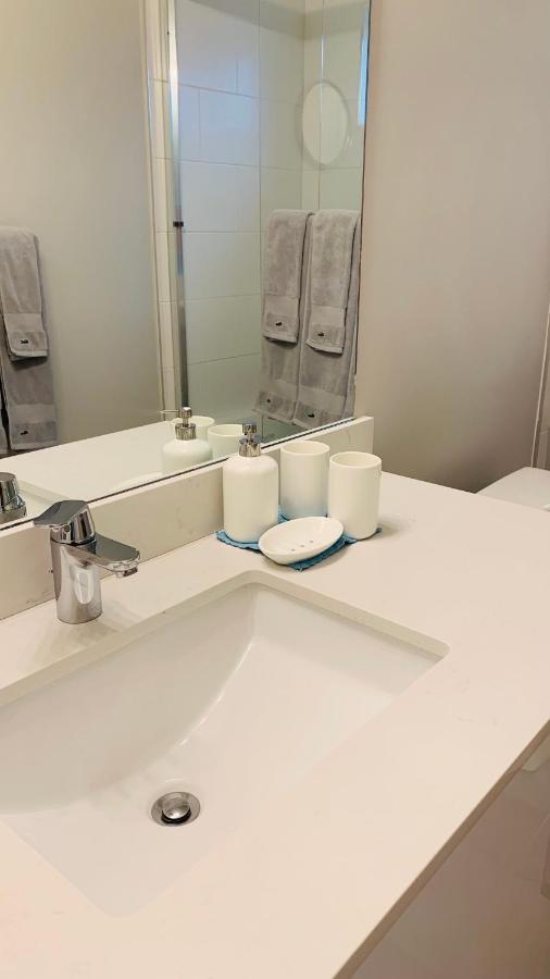 Baycrestone Appartement Coquitlam Buitenkant foto